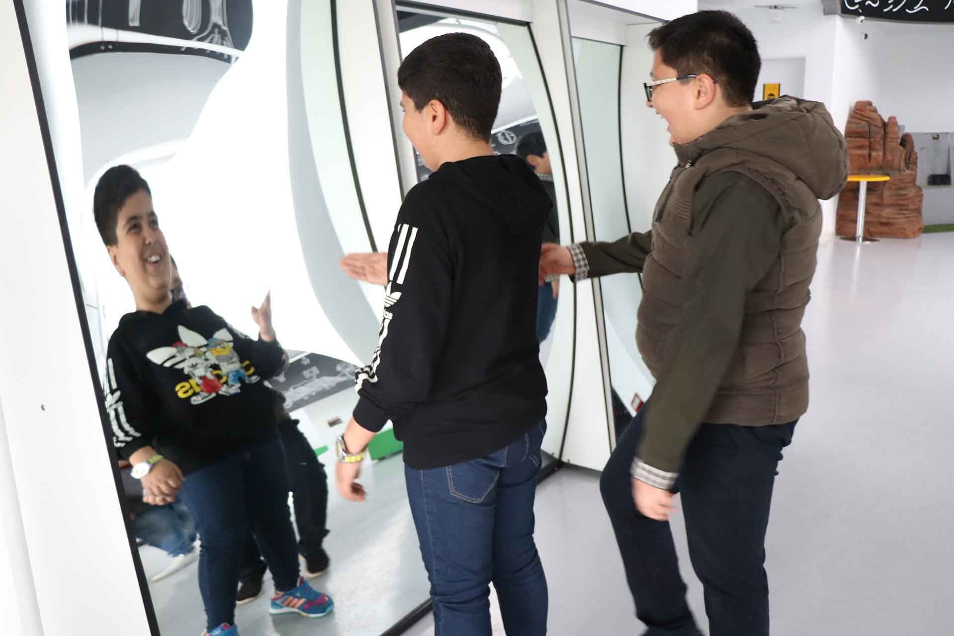 آینههای خمیده